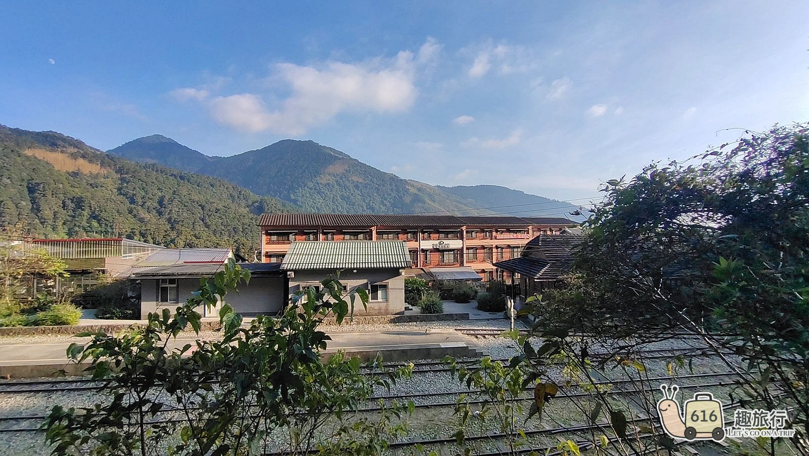 奮起湖鐵道旁的揚揚民宿